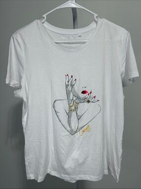 GUESS White Graphic Tee with Red Lip & Nail Accents PTP 21